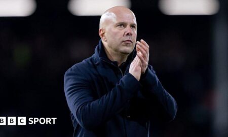 Arne Slot applauds the Liverpool fans at Fulham
