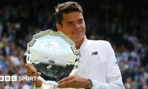 Milos Raonic hols the 2016 Wimbledon runners-up plate