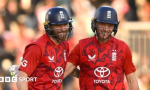 Phil Salt and Jos Buttler embrace