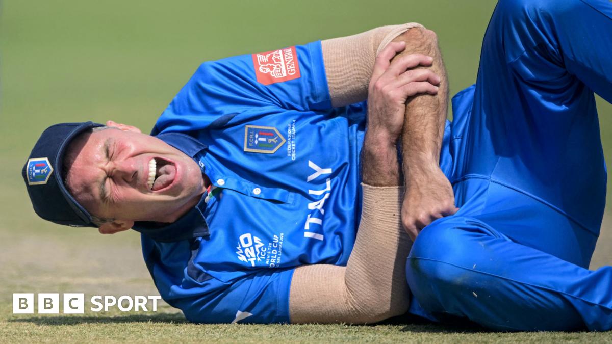 Wayne Madsen winces in pain