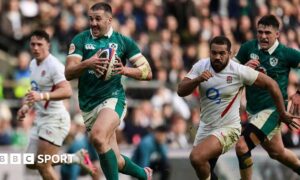 Stuart McCloskey makes a break in Ireland's win over England