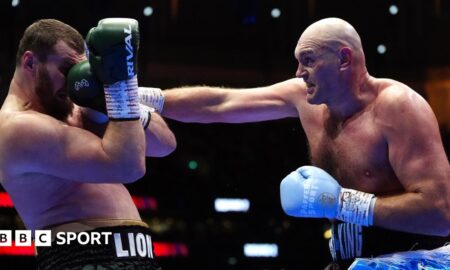Tyson Fury landing a punch on Arslanbek Makhmudov