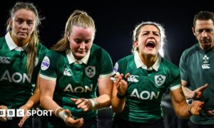 Erin King speaks to her team-mates