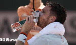 Cameron Norrie takes a drink of water
