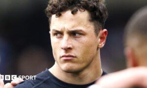 Henry Arundell scythes through for Bath