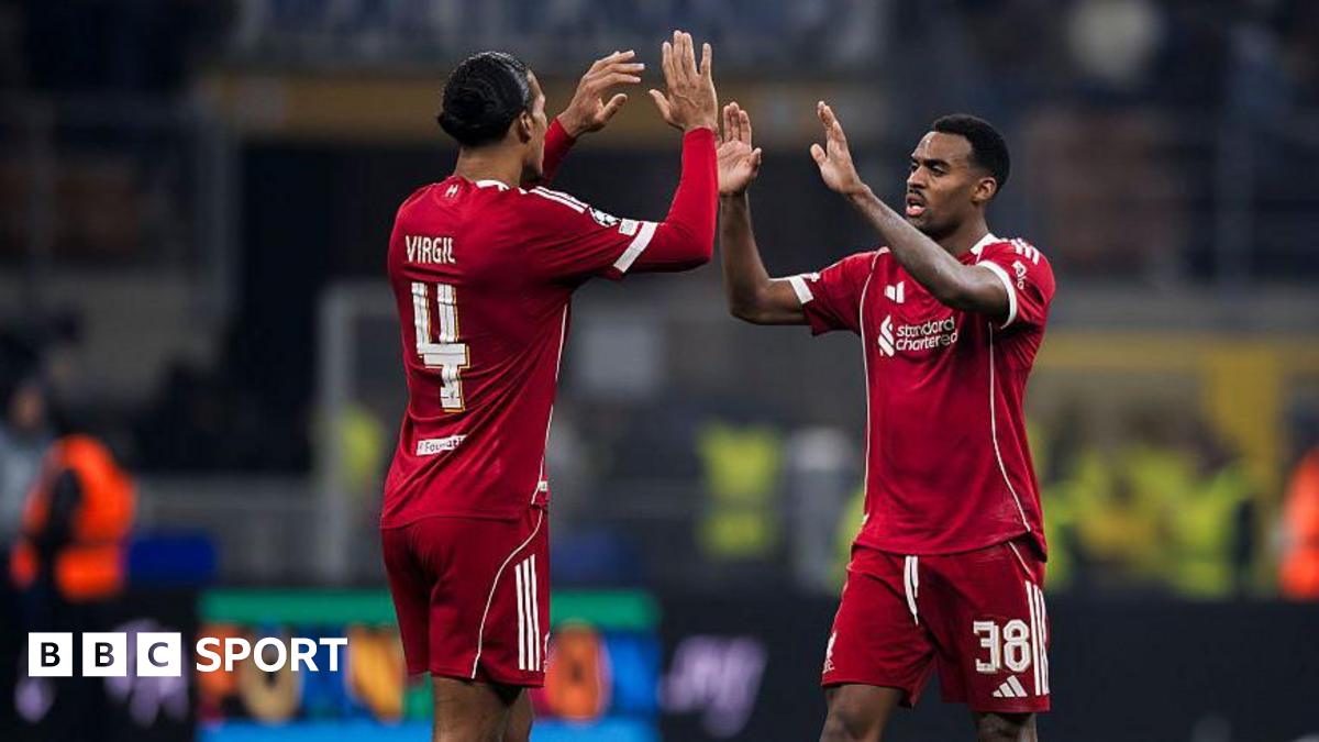 Virgil van Dijk and Ryan Gravenberch high-five each other.