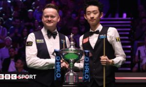 Shaun Murphy & Wu Yize pose with the trophy