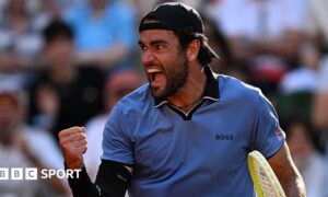Matteo Berrettini holds up his fist and celebrates