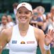 Iga Swiatek with the Wimbledon trophy in 2025