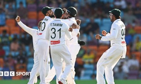 Bangladesh celebrate the wicket of Steve Smith