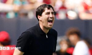 Andoni Iraola shouts instructions at his Liverpool players during a pre-season friendly against Leeds