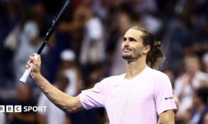 Alexander Zverev raises his racquet to the crowd
